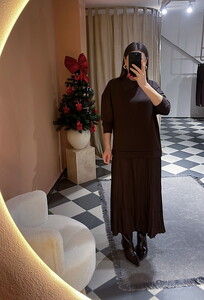  Pileli Kahverengi Elbise